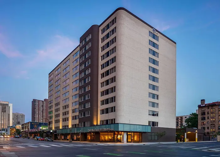 Doubletree Suites By Hilton Minneapolis Downtown